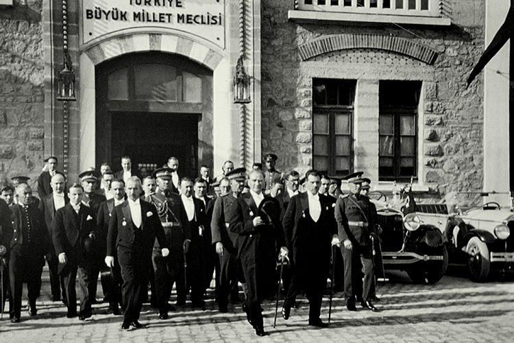 Mustafa Kemal Atat¸rk Fotoraf ve Objeler